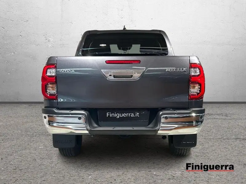 Toyota Hilux nuova a Lecco (3)