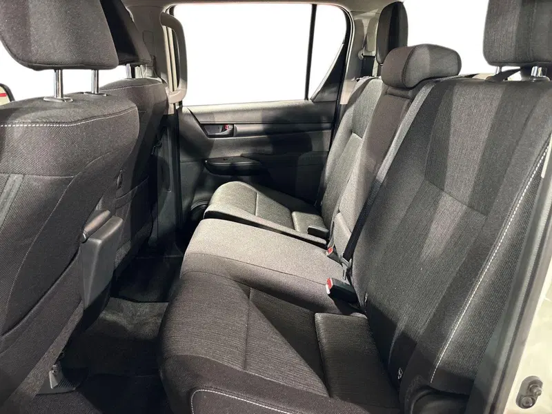 Toyota Hilux nuova a Lecco (11)
