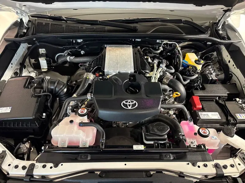 Toyota Hilux nuova a Lecco (16)