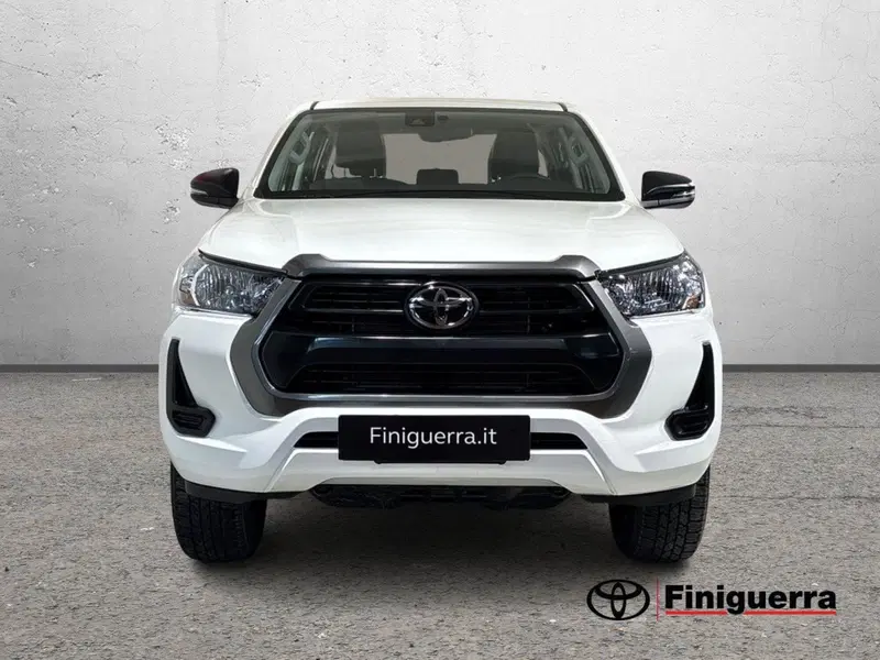 Toyota Hilux nuova a Lecco (2)