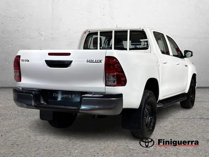 Toyota Hilux nuova a Lecco (4)