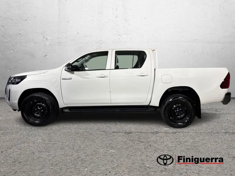 Toyota Hilux nuova a Lecco (6)