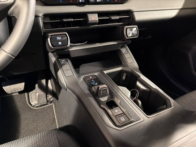 Toyota Rav4 nuova a Lecco (14)