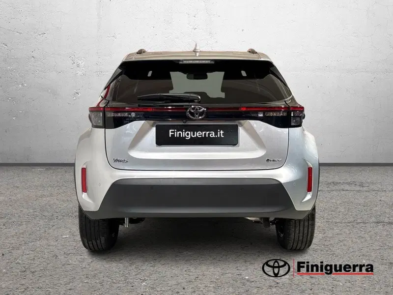 Toyota Yaris Cross nuova a Lecco (3)