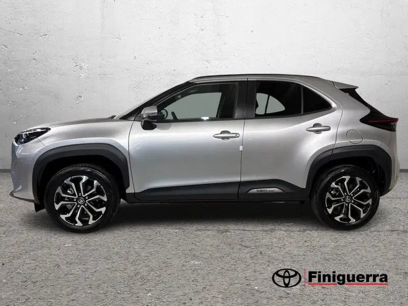 Toyota Yaris Cross nuova a Lecco (6)