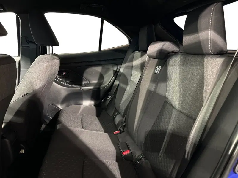 Toyota Yaris Cross nuova a Lecco (11)