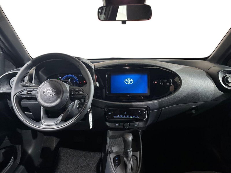 Toyota Aygo X nuova a Lecco (8)