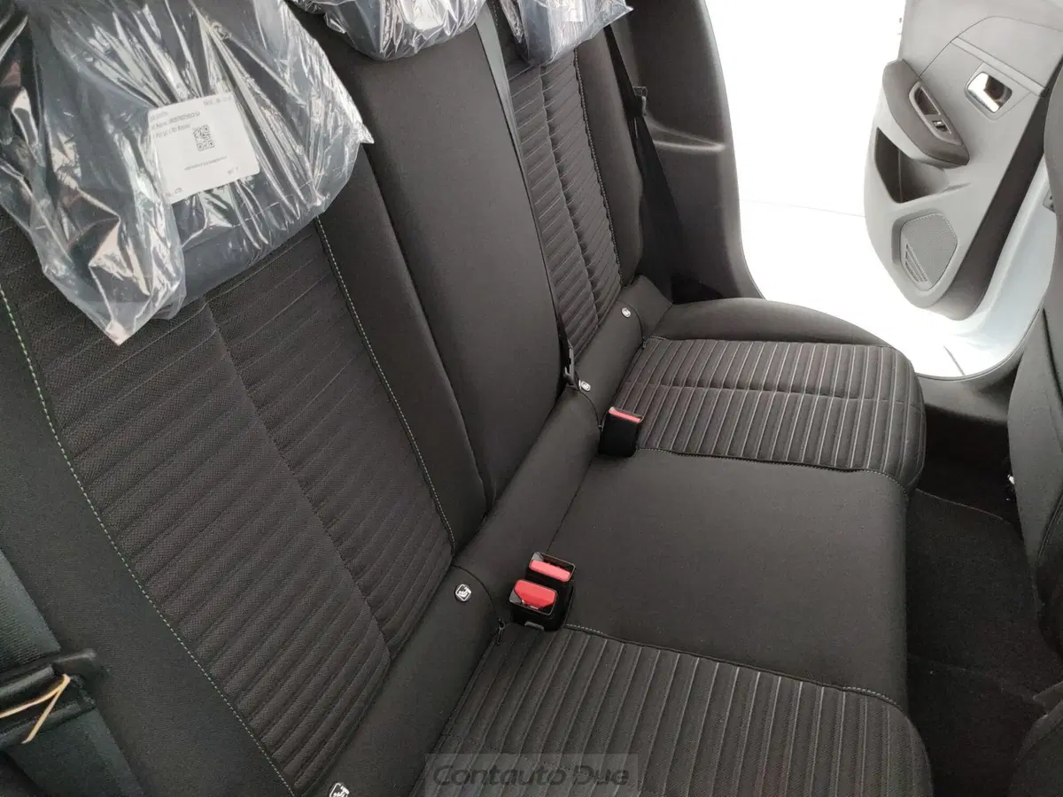 Peugeot 208 nuova a Caserta (12)
