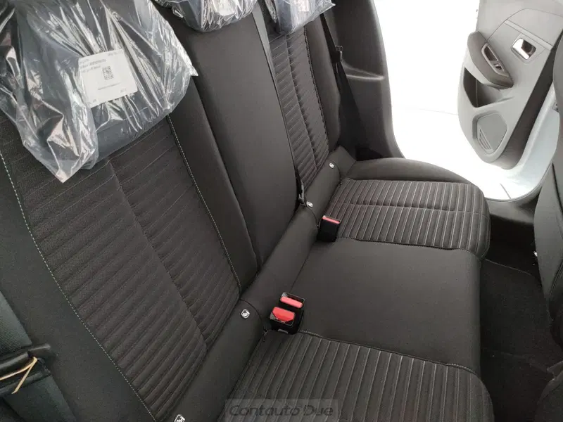 Peugeot 208 nuova a Caserta (12)