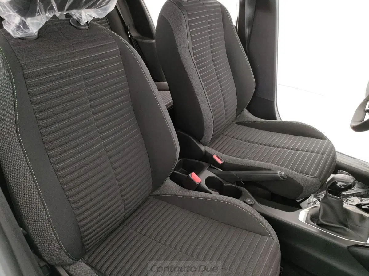 Peugeot 208 nuova a Caserta (14)