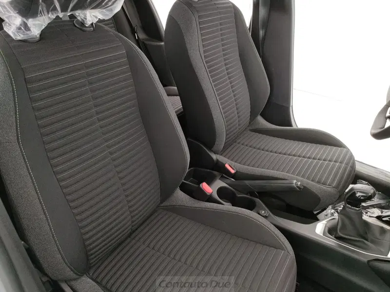 Peugeot 208 nuova a Caserta (14)