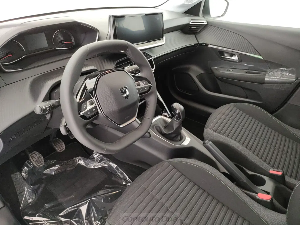 Peugeot 208 nuova a Caserta (17)