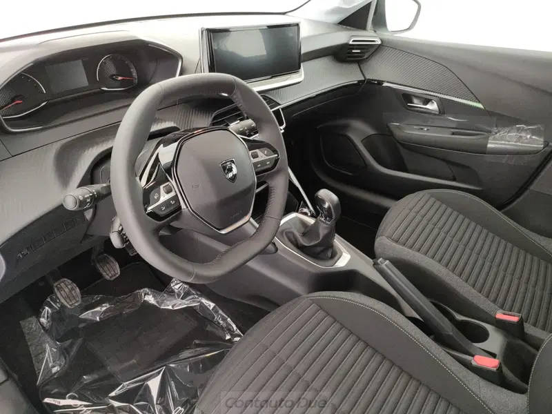 Peugeot 208 nuova a Caserta (17)