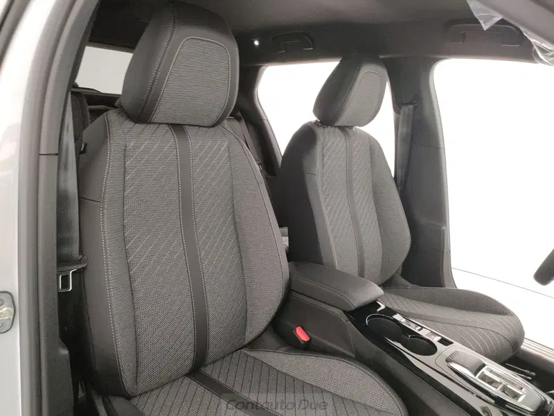 Peugeot 2008 nuova a Caserta (14)