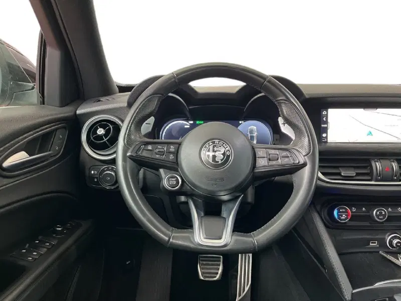 Alfa Romeo Stelvio usata a Torino (11)
