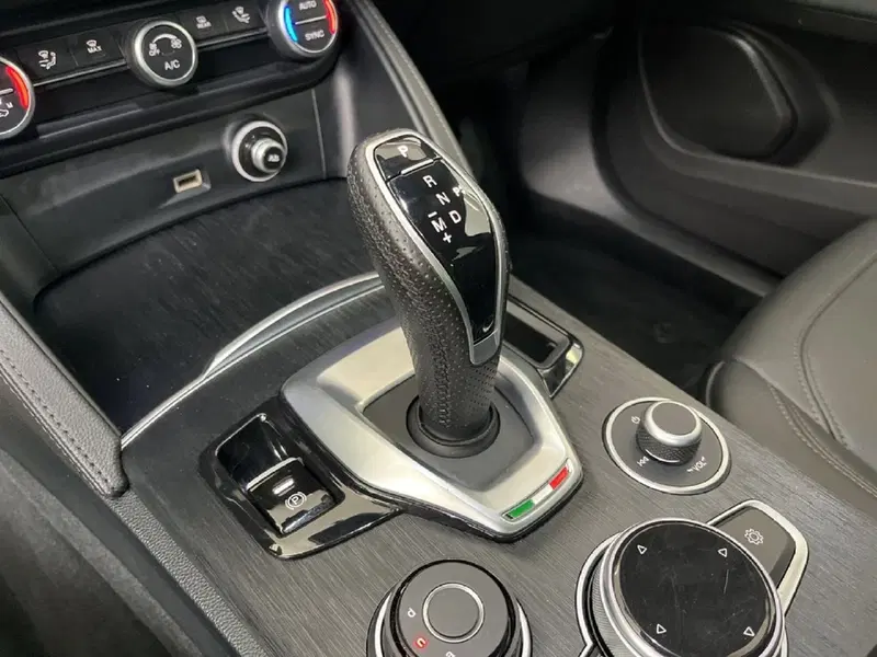 Alfa Romeo Stelvio usata a Torino (12)