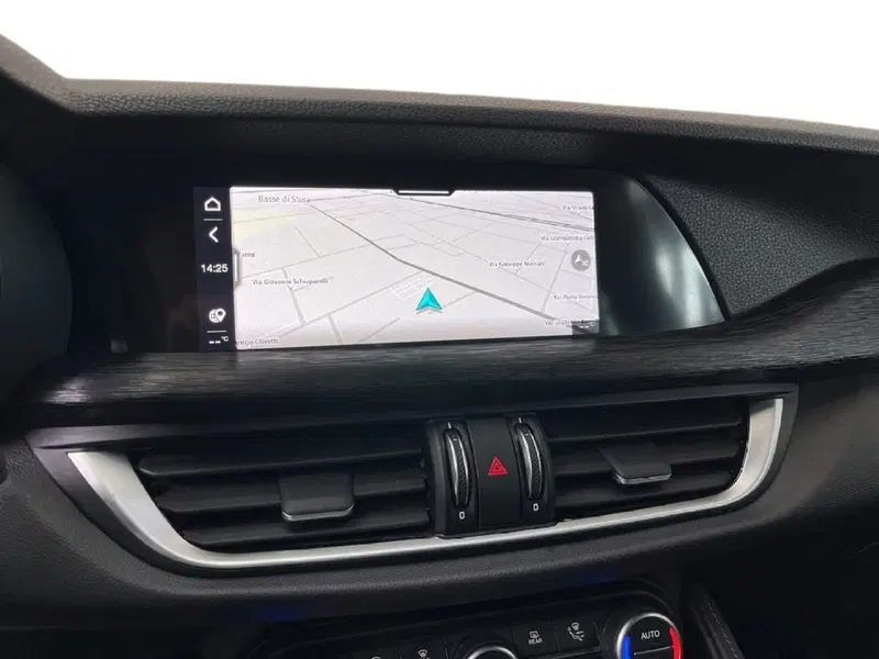 Alfa Romeo Stelvio usata a Torino (13)