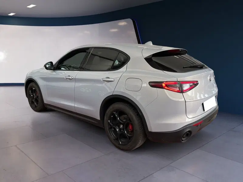 Alfa Romeo Stelvio usata a Torino (4)