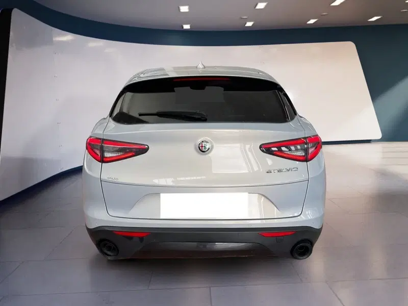 Alfa Romeo Stelvio usata a Torino (5)