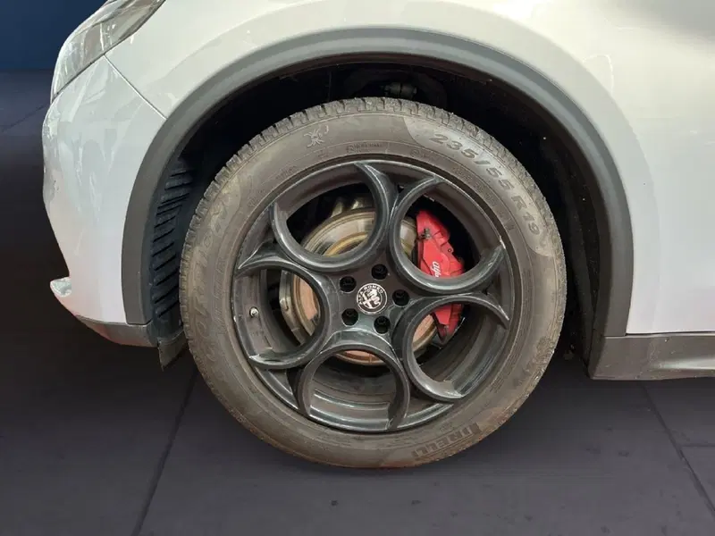 Alfa Romeo Stelvio usata a Torino (7)