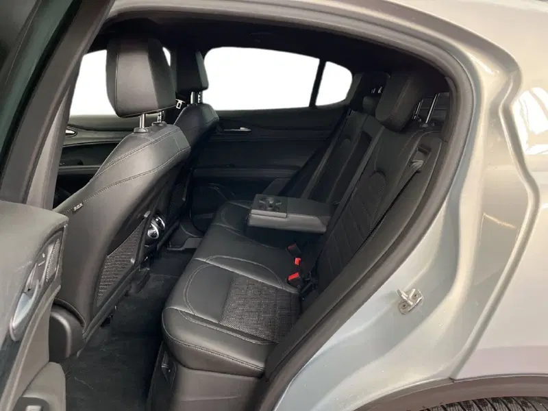 Alfa Romeo Stelvio usata a Torino (8)