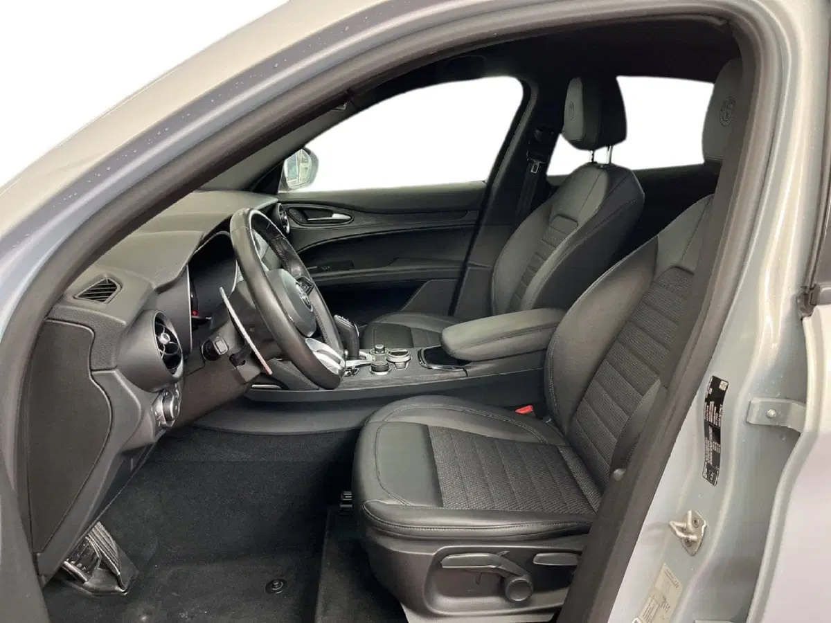 Alfa Romeo Stelvio usata a Torino (9)