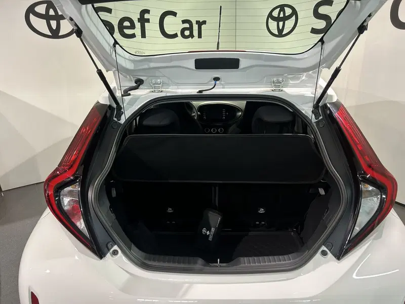 Toyota Aygo X usata a Milano (6)