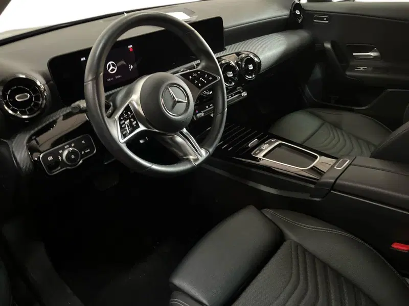 Mercedes-Benz Classe A nuova a Bari (10)