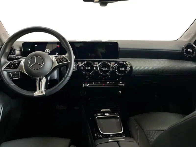 Mercedes-Benz Classe A nuova a Bari (8)
