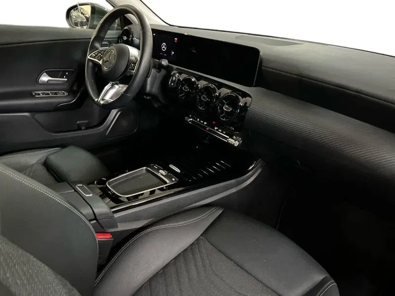 Mercedes-Benz Classe A nuova a Bari (9)