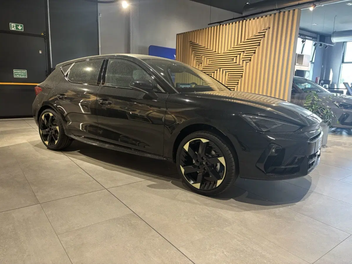Cupra Leon nuova a Ferrara (3)