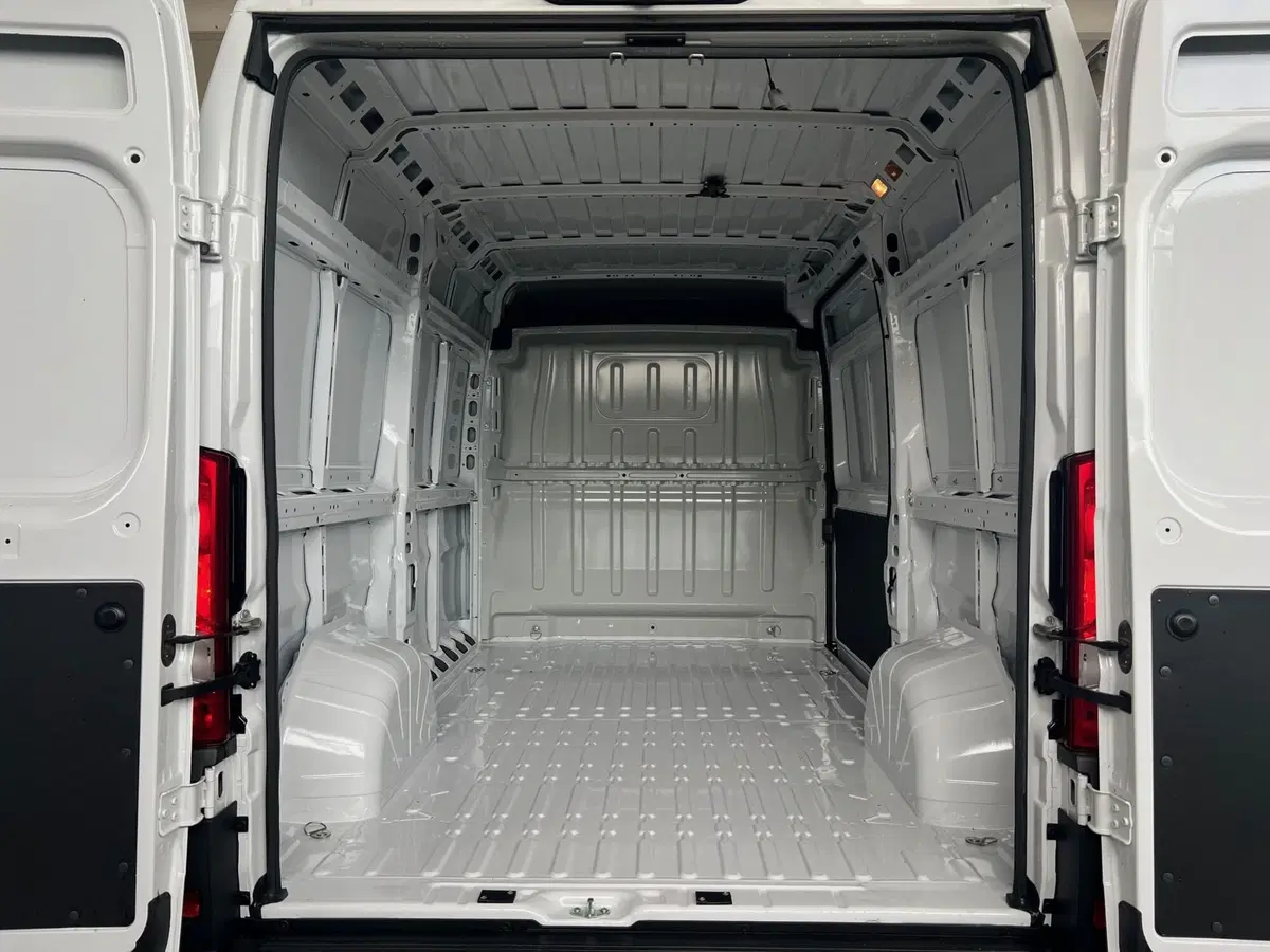 Peugeot Boxer Furgone nuova a Bari (10)