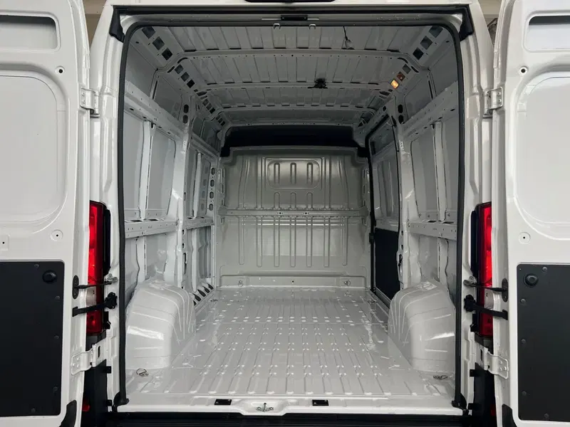 Peugeot Boxer Furgone nuova a Bari (10)