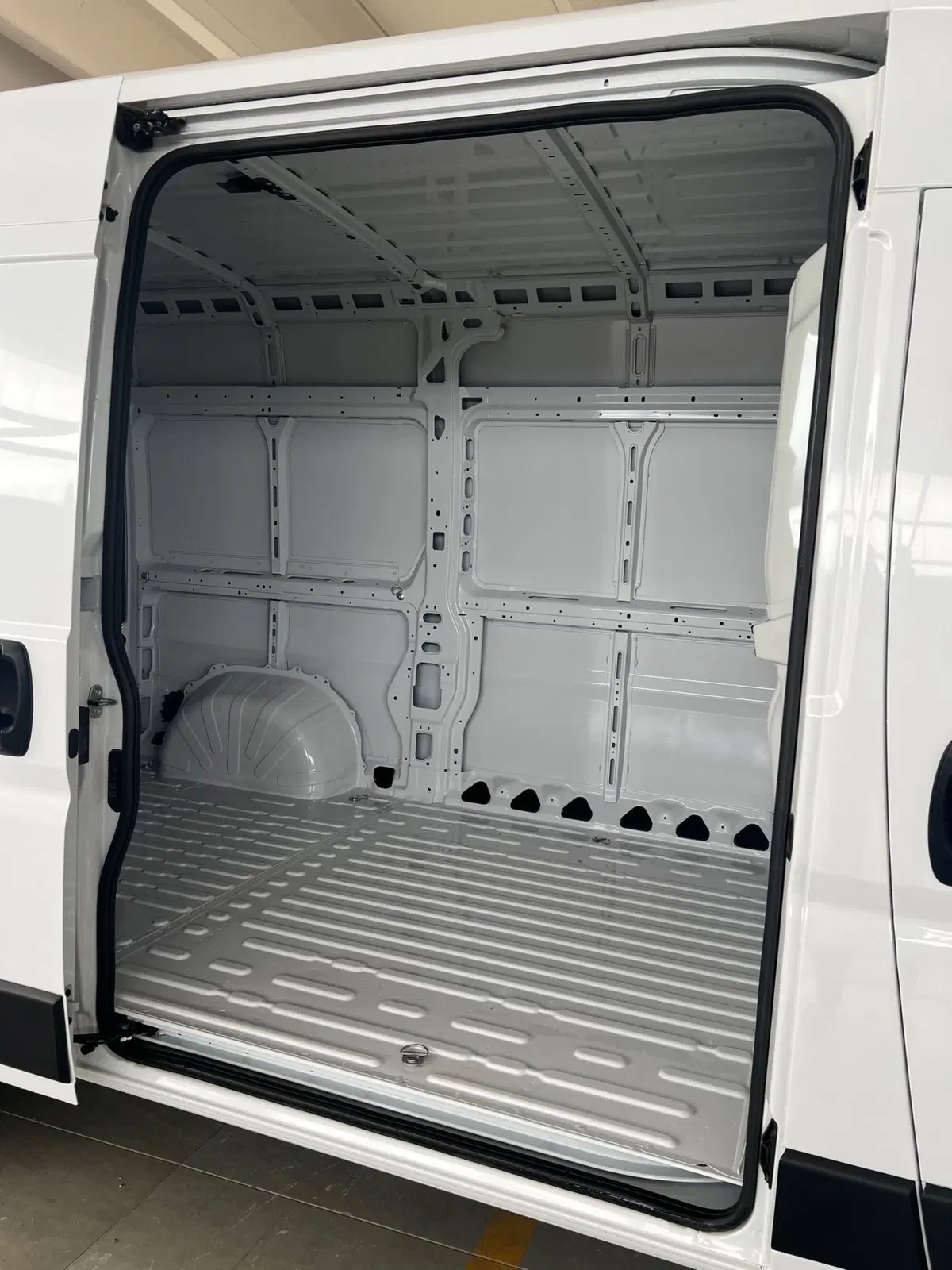 Peugeot Boxer Furgone nuova a Bari (11)