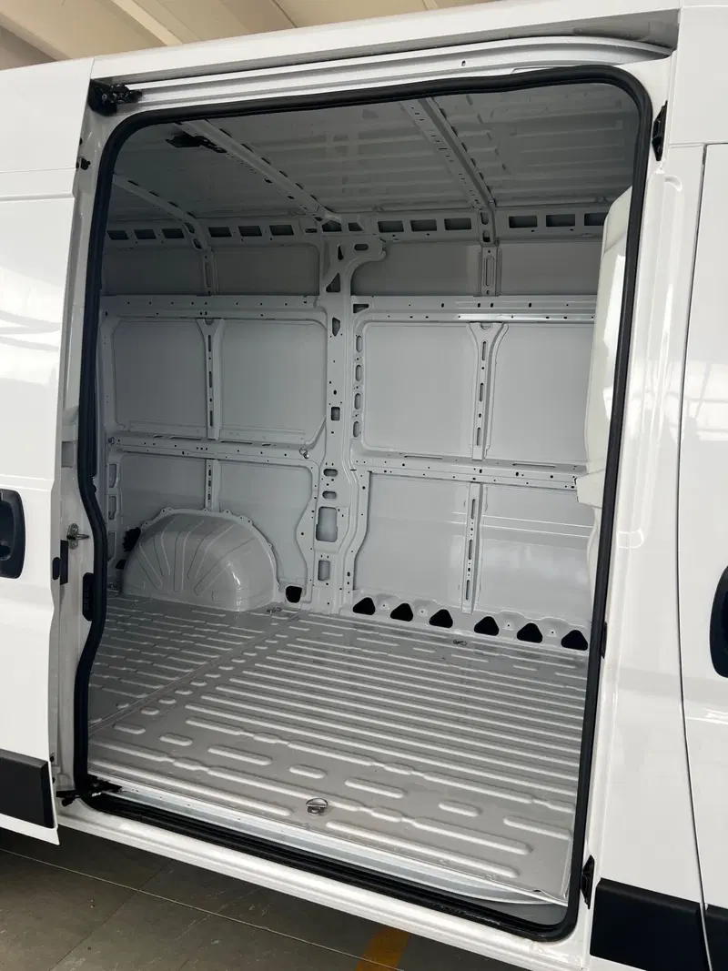 Peugeot Boxer Furgone nuova a Bari (11)