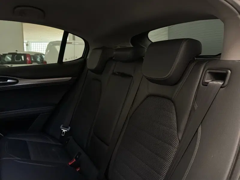 Alfa Romeo Stelvio usata a Pisa (3)
