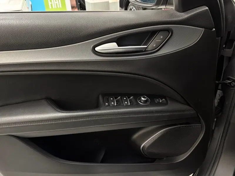 Alfa Romeo Stelvio usata a Pisa (9)