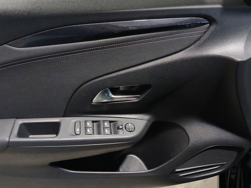 Opel Corsa usata a Genova (12)