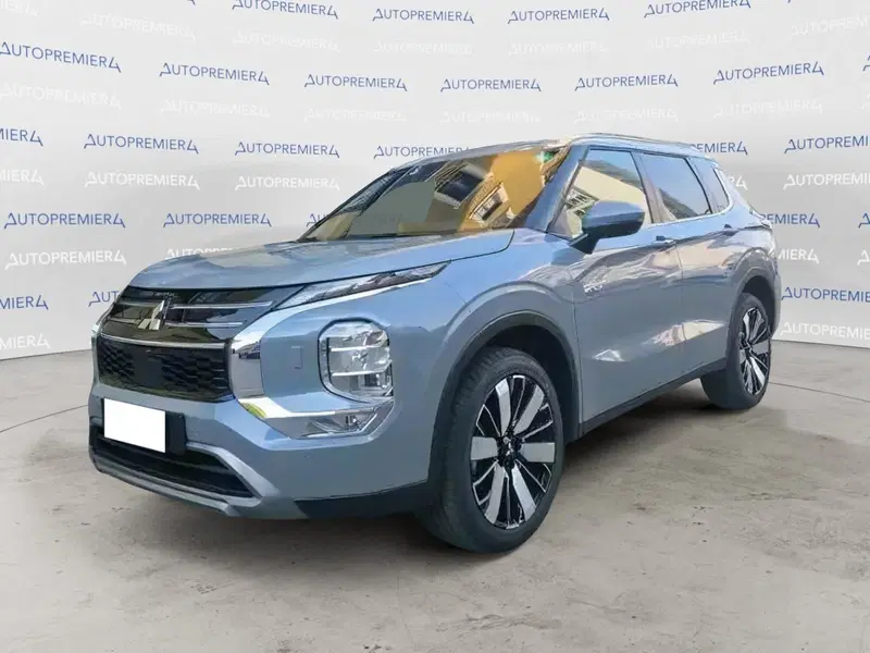 Mitsubishi Outlander nuova a Como