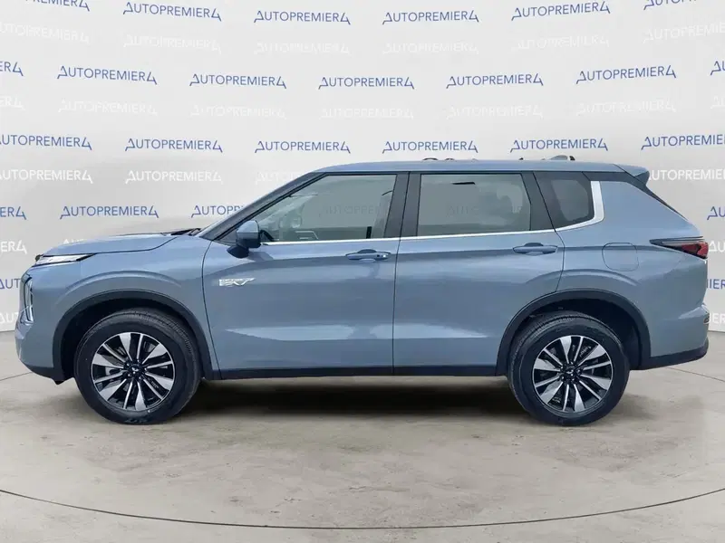 Mitsubishi Outlander nuova a Como (3)