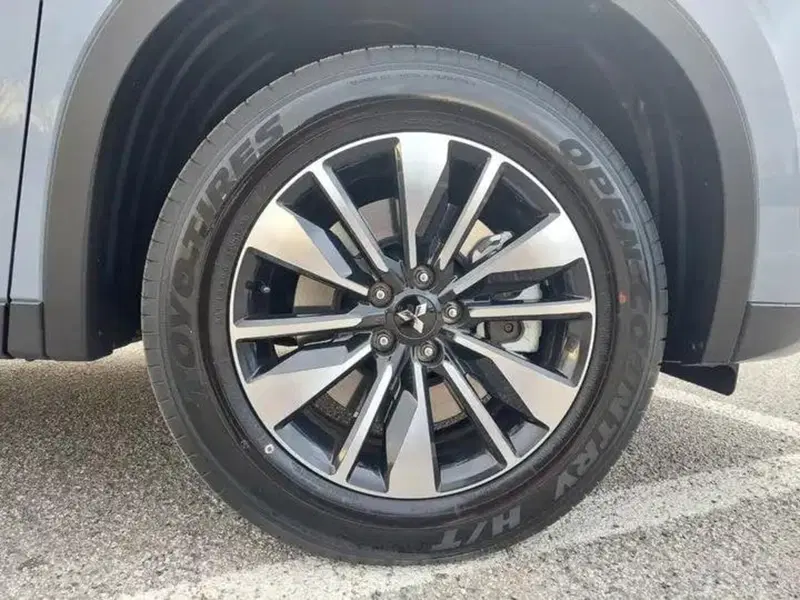 Mitsubishi Outlander nuova a Como (7)
