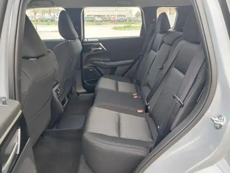 Mitsubishi Outlander nuova a Como (8)