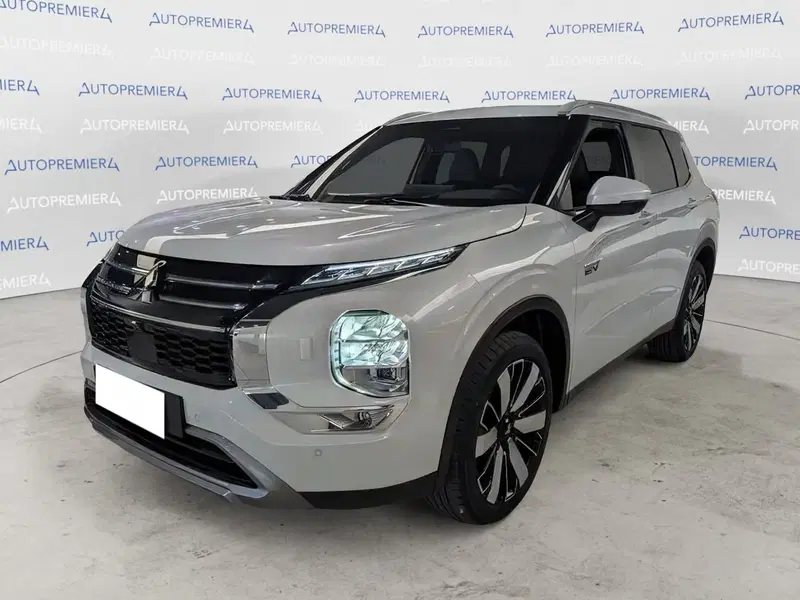 Mitsubishi Outlander nuova a Como
