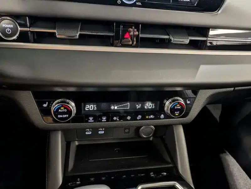 Mitsubishi Outlander nuova a Como (10)