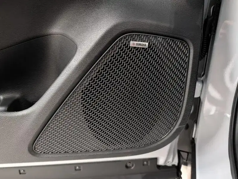 Mitsubishi Outlander nuova a Como (11)