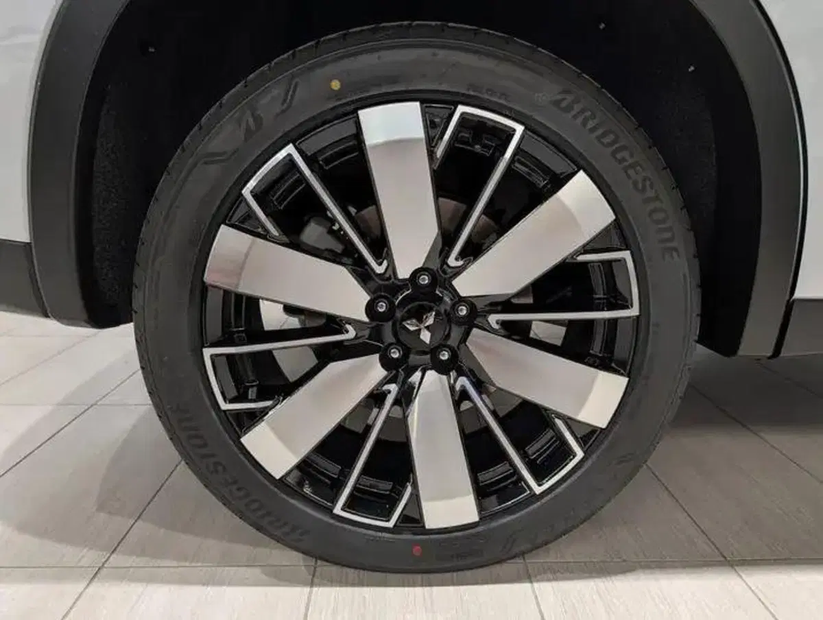 Mitsubishi Outlander nuova a Como (12)