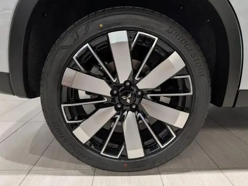 Mitsubishi Outlander nuova a Como (12)
