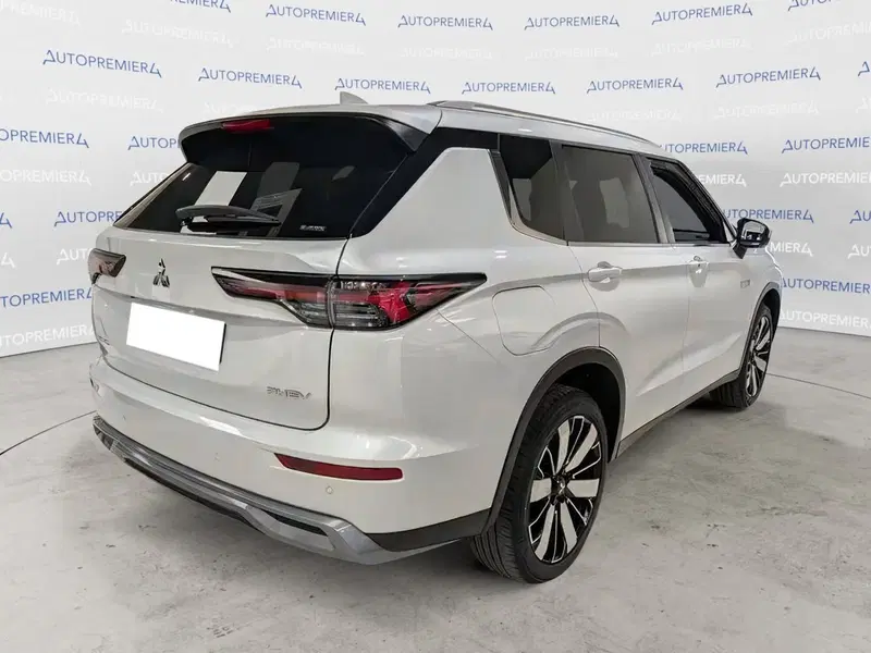 Mitsubishi Outlander nuova a Como (3)