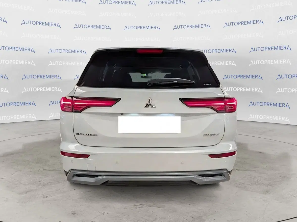 Mitsubishi Outlander nuova a Como (4)