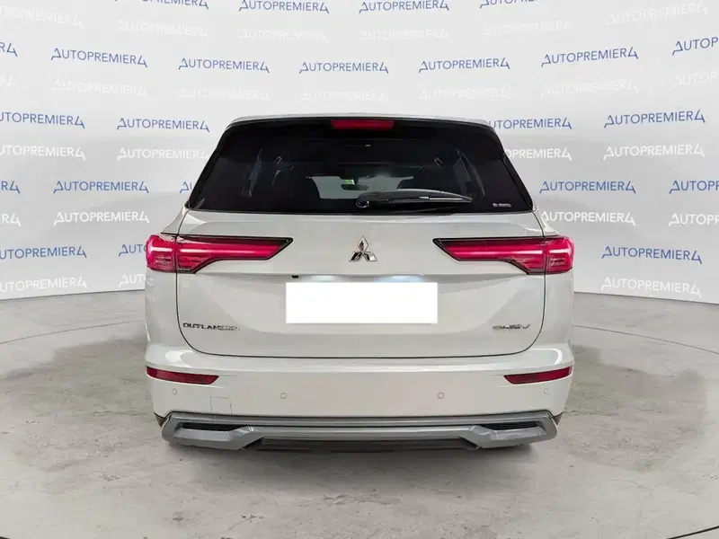 Mitsubishi Outlander nuova a Como (4)
